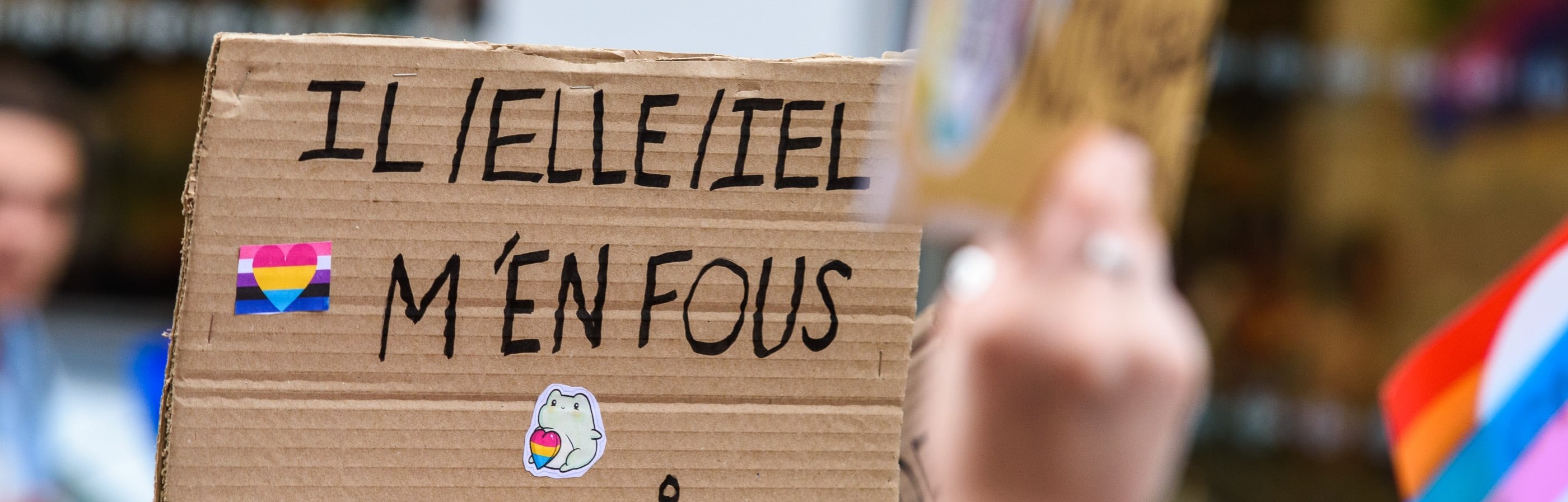 Pancarte pan lors d&#39;une Marche des Fiertés