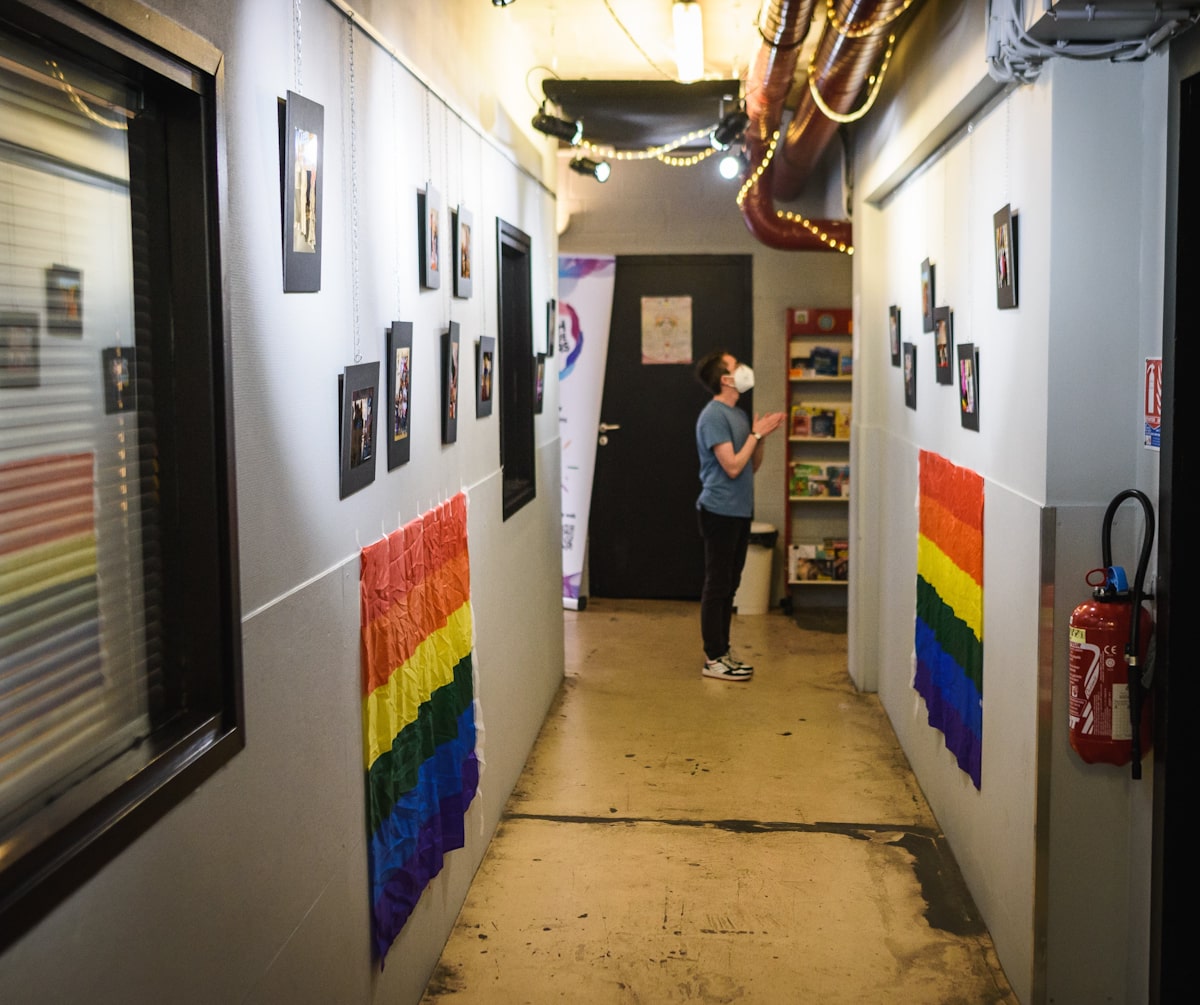 Photo de l&#39;exposition du festival Hauts en Couleur pour l&#39;IDAHOT de 2023 à Amiens